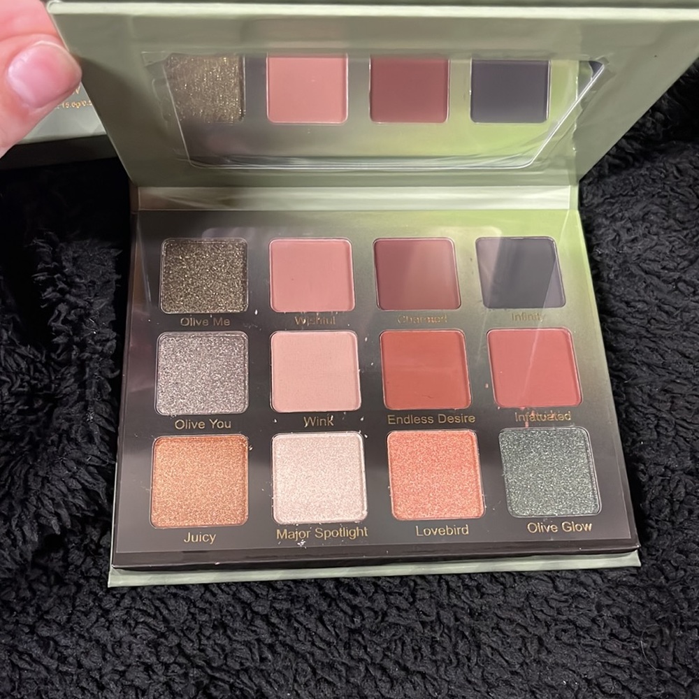 Violet Voss Olive You Forever eyeshadow palette